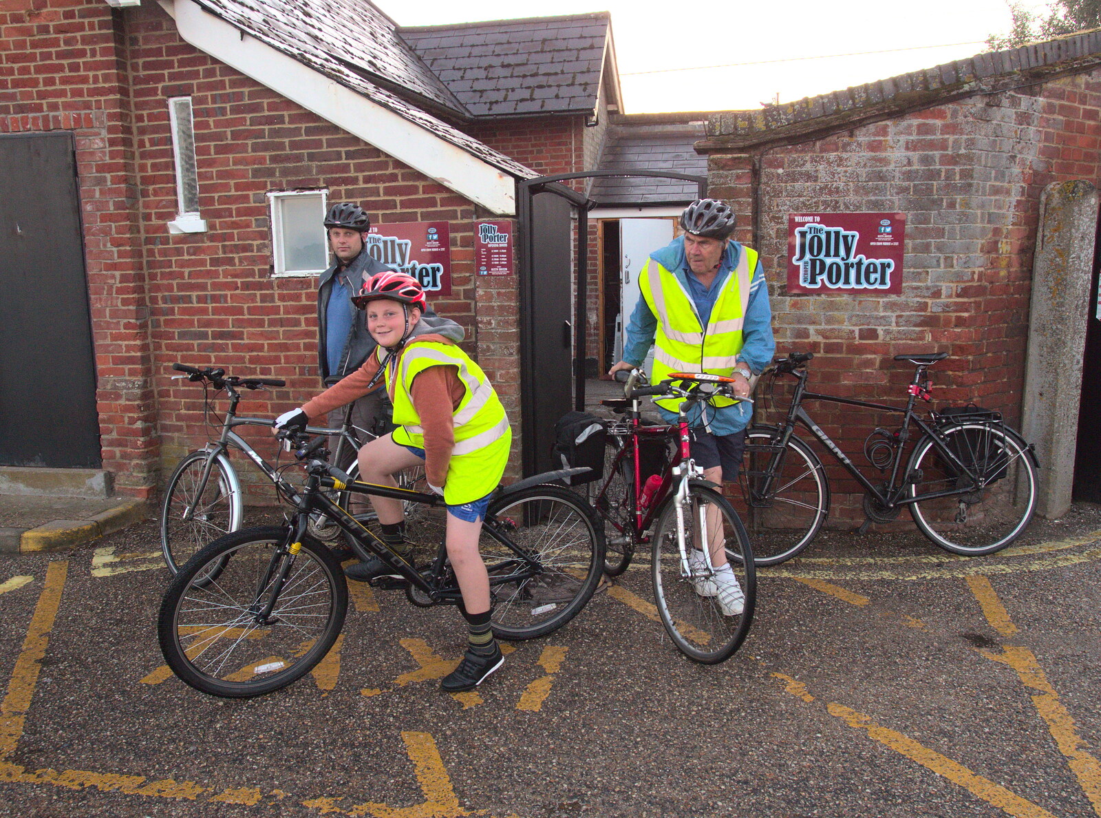 Paul, Matthew and Alan take to their bikes from The BSCC at the Jolly Porter, Station Road, Diss, Norfolk - 28th July 2016