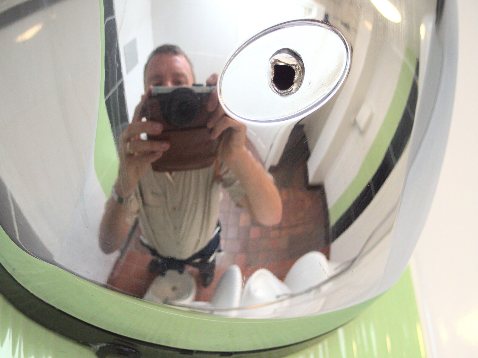 Camping in West Runton, North Norfolk - 30th July 2016: Nosher does a selfie in the bogs