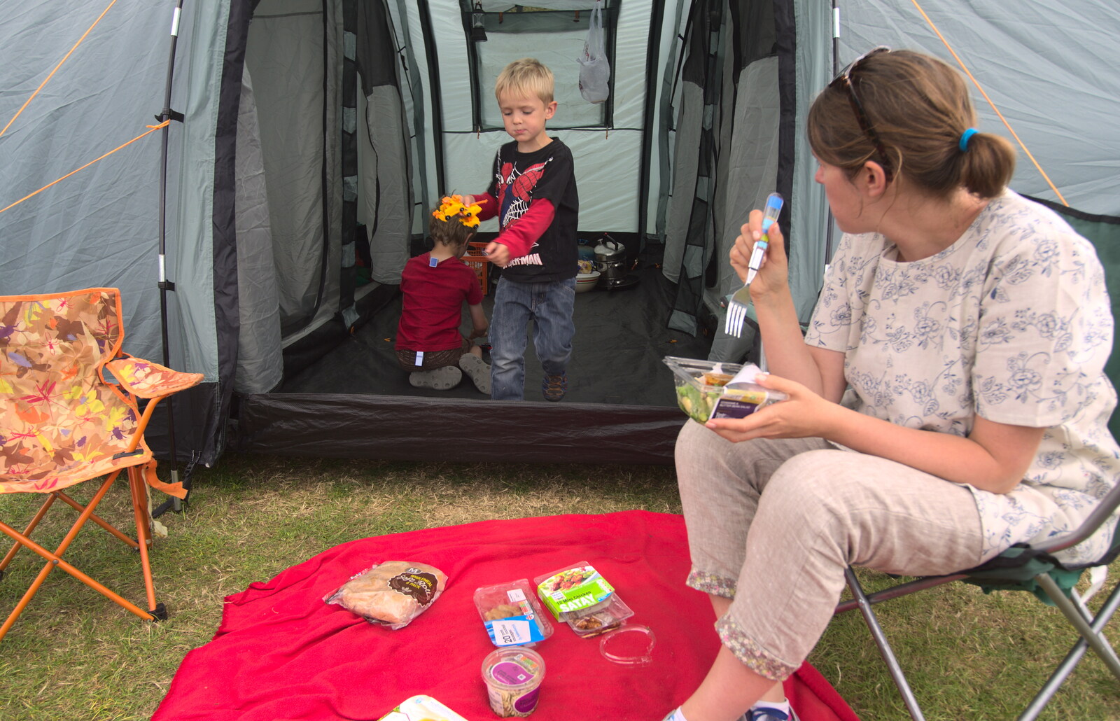 We eat a random tent picnic from Camping With Sean, Ashburton, Devon - 8th August 2016