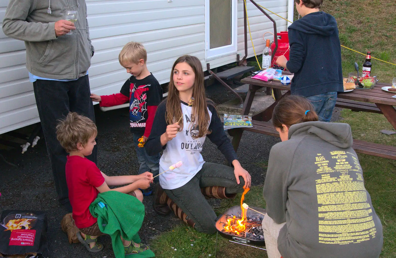 Marshmallows are scorched on the barbeque, from Camping With Sean, Ashburton, Devon - 8th August 2016