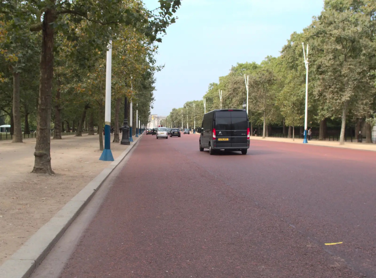 On the Mall up to Buckingham Palace, from A Trip to the New Office, Paddington, London - 18th August 2016