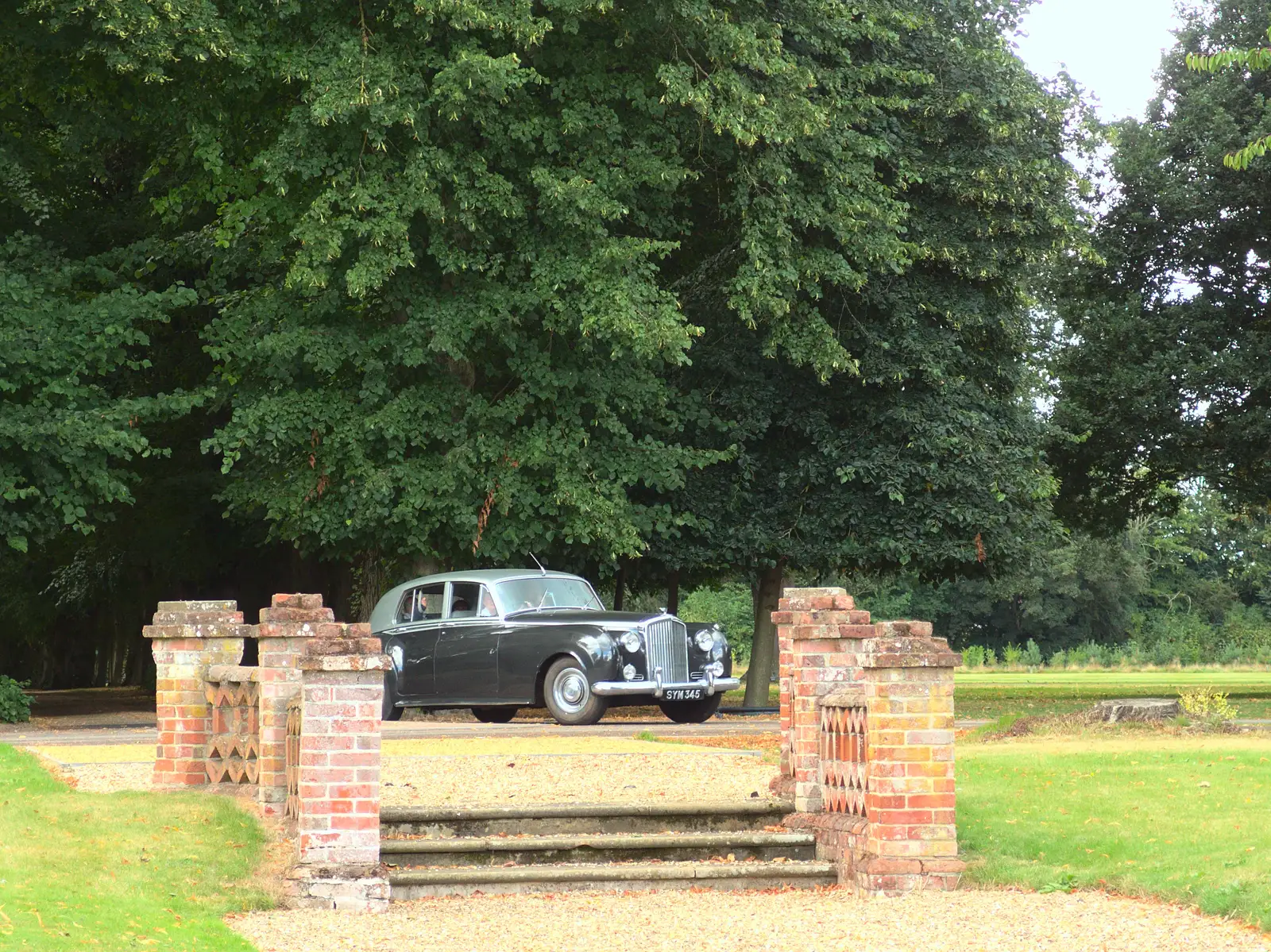 A nice old Roller drives up the Oaksmere's drive, from A Trip to the New Office, Paddington, London - 18th August 2016