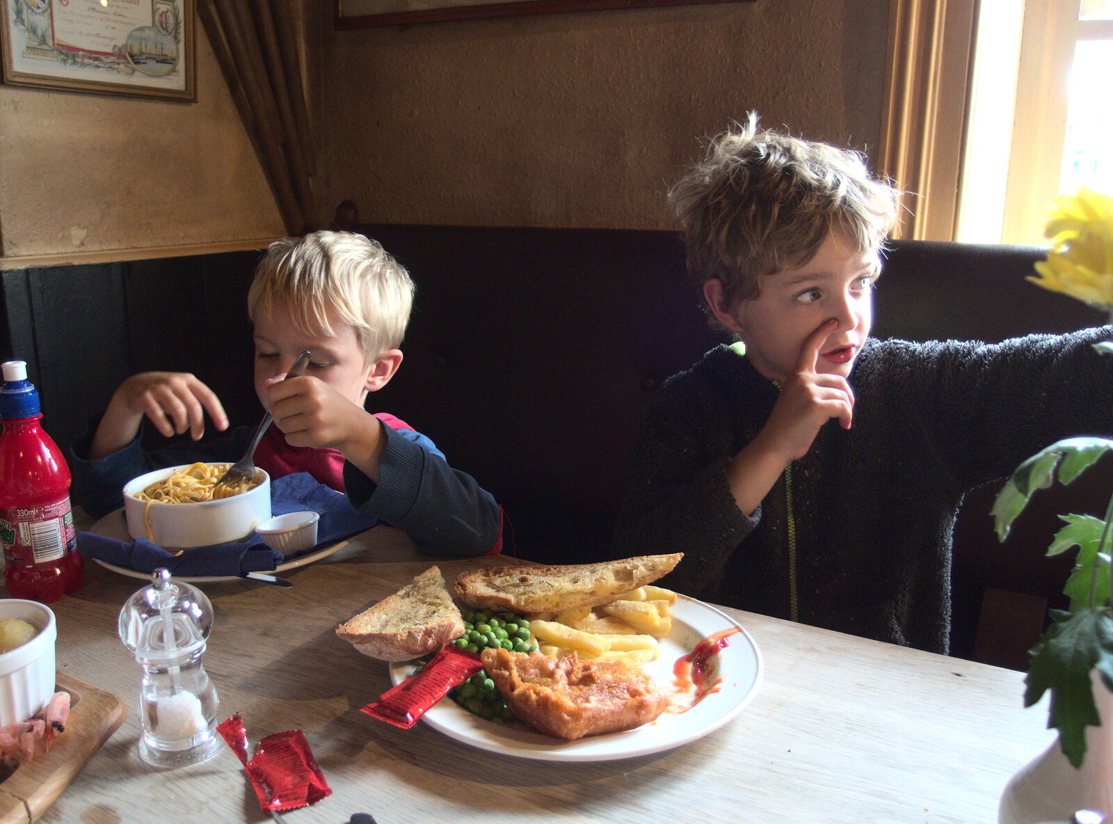Harry and Fred eat lunch from A Trip to Waxham Sands,  Horsey, Norfolk - 27th August 2016