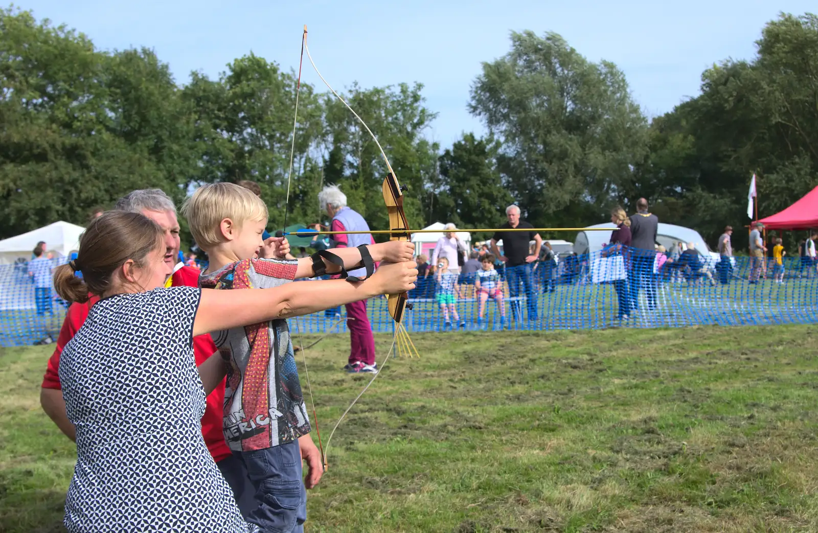 Isobel helps Harry to have a go, from The Eye Scouts Duck Race, The Pennings, Eye, Suffolk - 24th September 2016