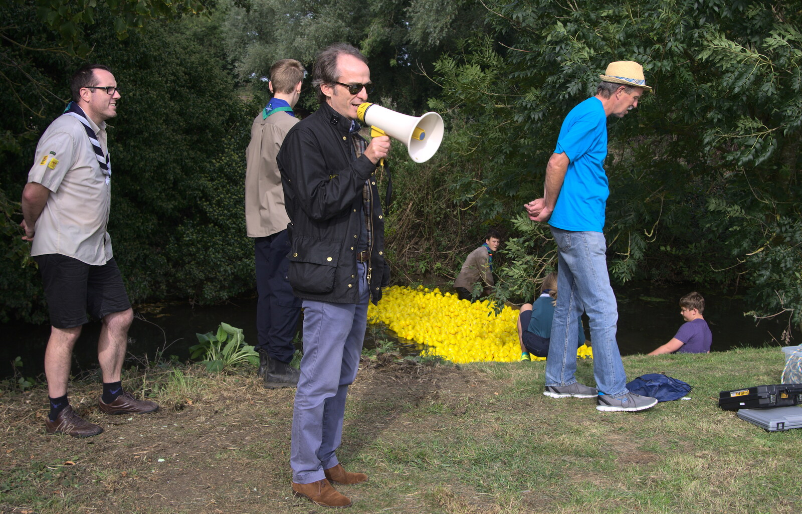 Local estate-agent Simon Harrison starts the race from The Eye Scouts Duck Race, The Pennings, Eye, Suffolk - 24th September 2016