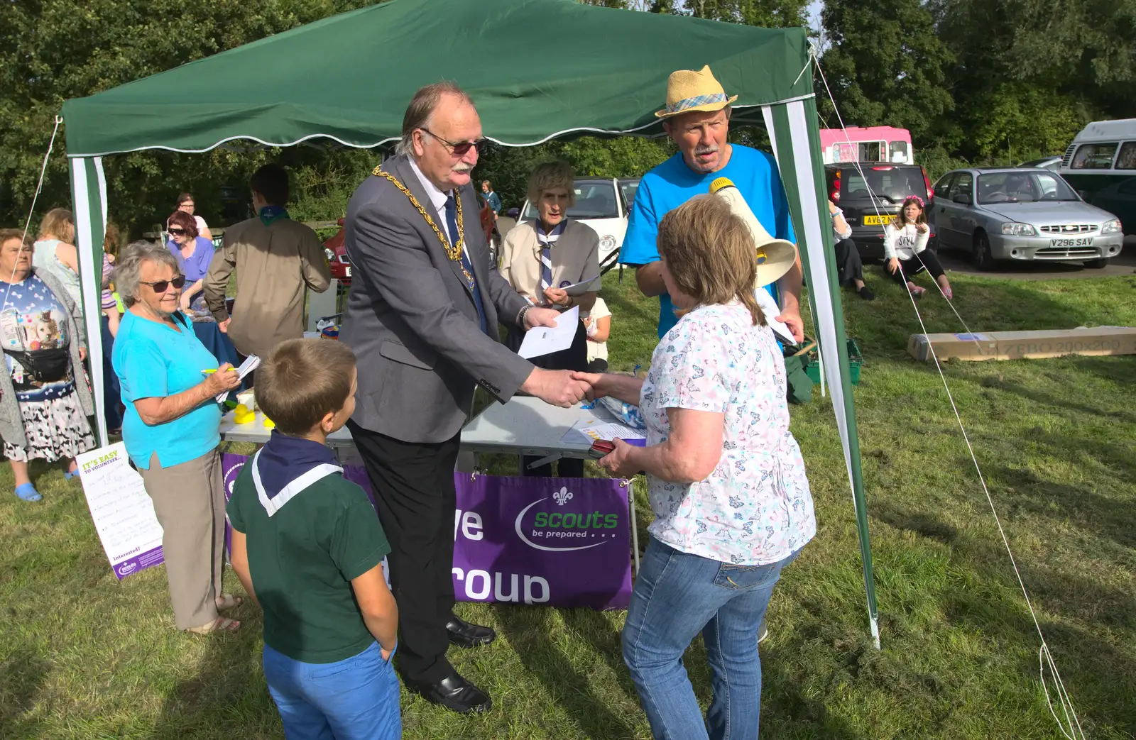 The mayor shakes the hand of a prize-winner, from The Eye Scouts Duck Race, The Pennings, Eye, Suffolk - 24th September 2016