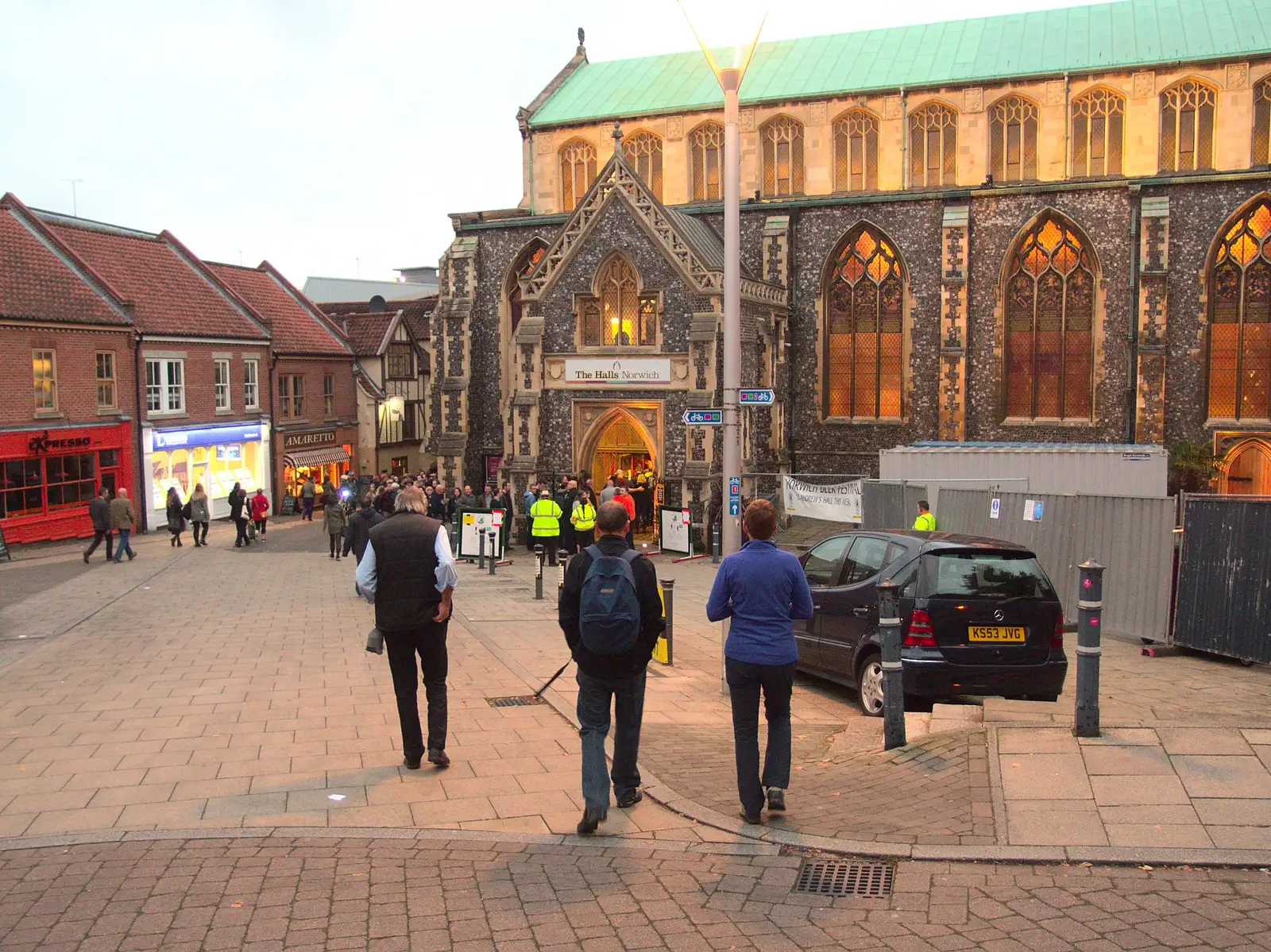 Wandering down to the beer festival, from The Norwich Beer Festival, St. Andrew's Hall, Norwich, Norfolk - 26th October 2016