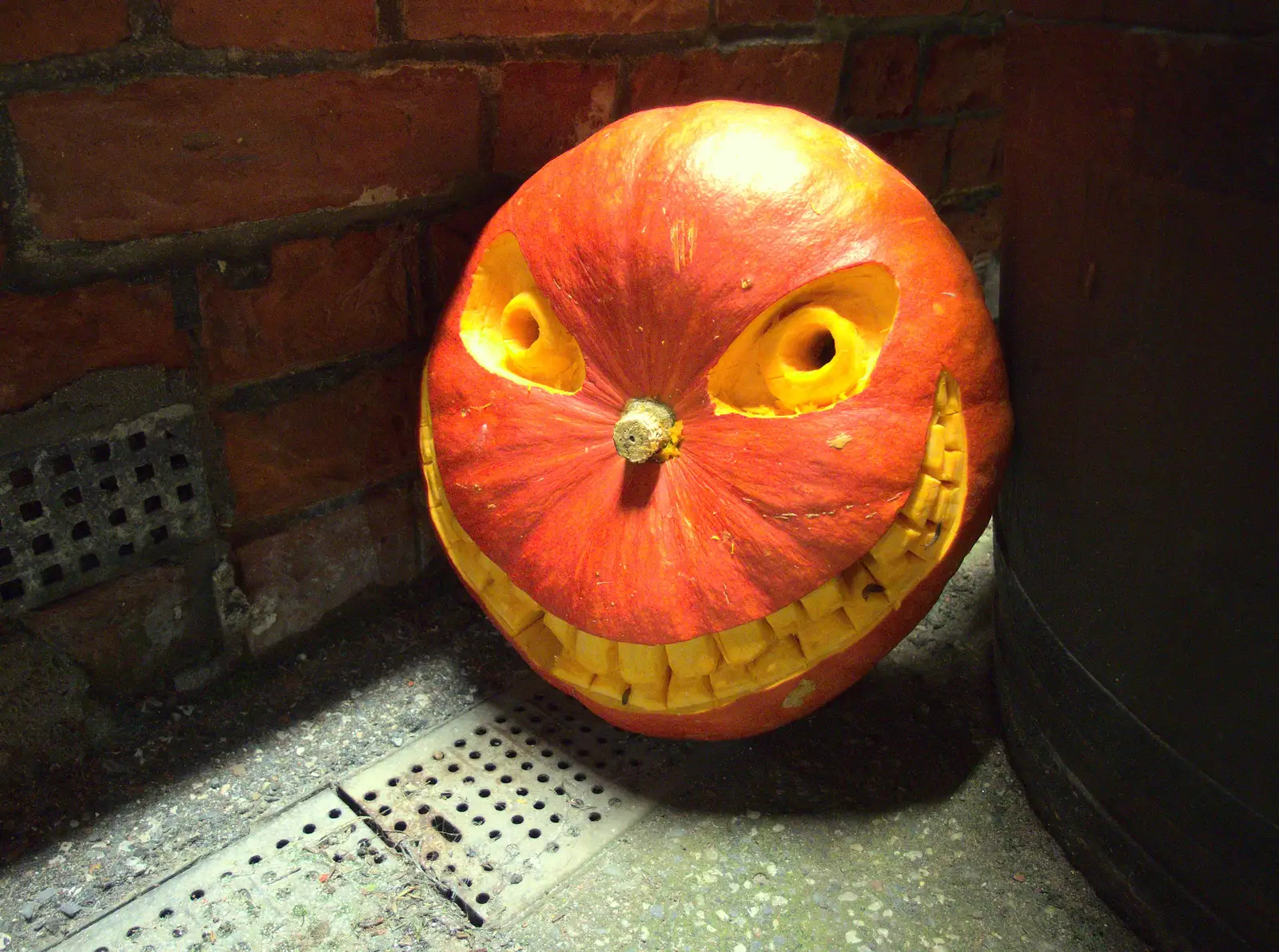 There's a pumpkin outside Espresso Vapore at 6am, from The Norwich Beer Festival, St. Andrew's Hall, Norwich, Norfolk - 26th October 2016