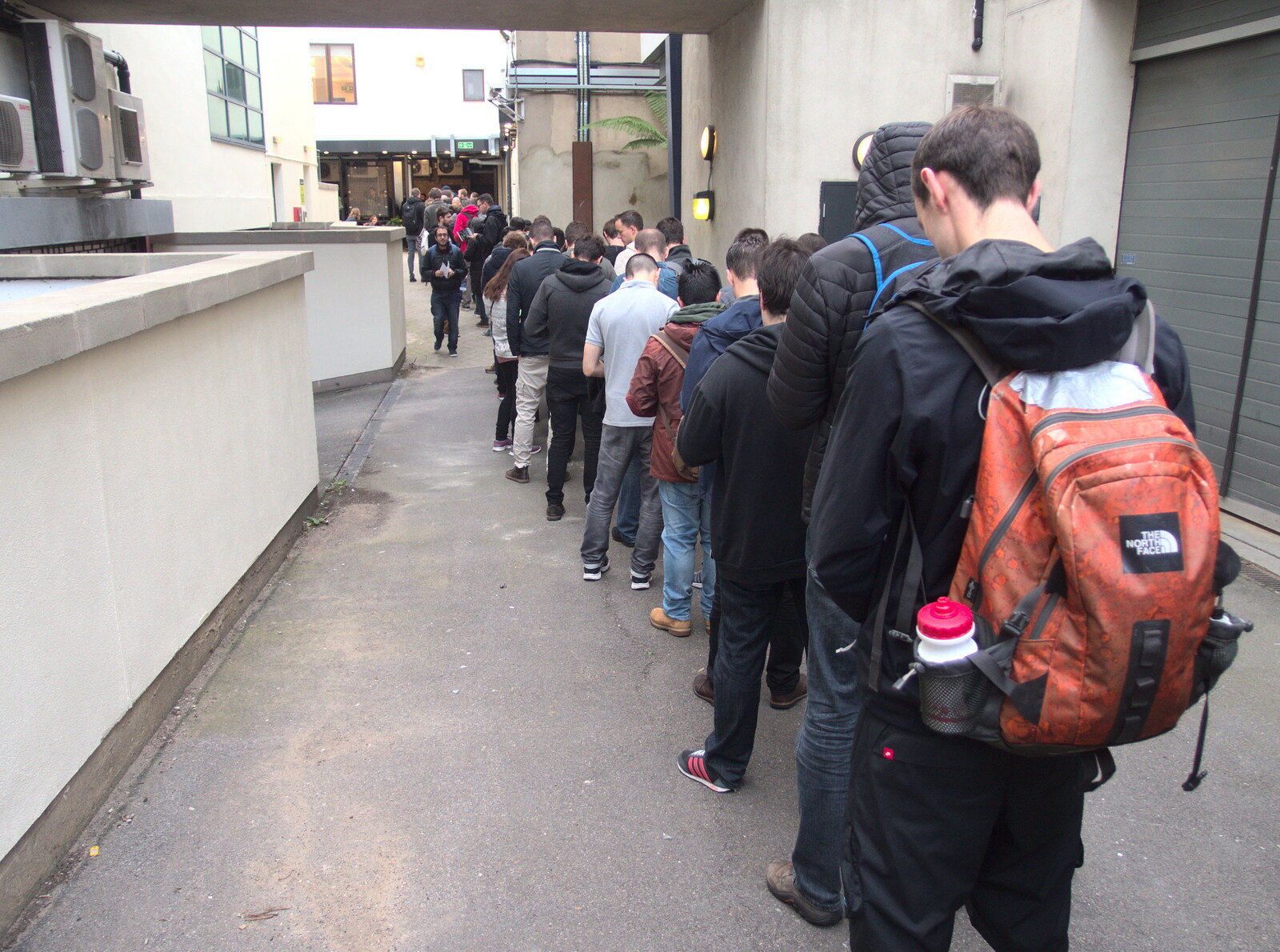 The morning starts off well with a massive queue from Droidcon 2016, Islington, London - 27th October 2016