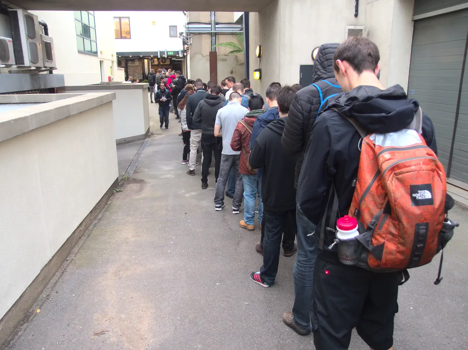 The morning starts off well with a massive queue, from Droidcon 2016, Islington, London - 27th October 2016