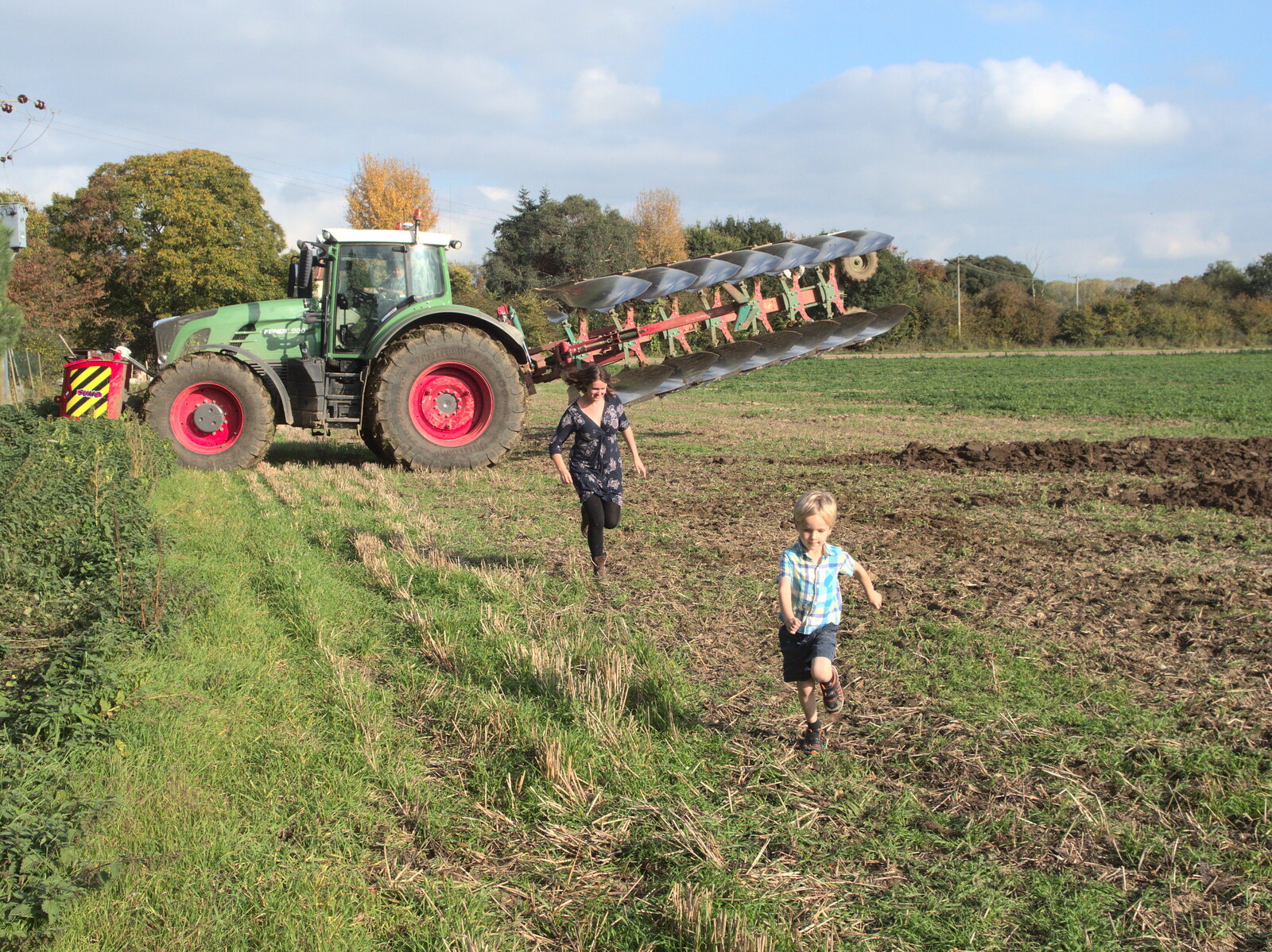 Harry runs back from his trip from Tractor Rides and Pub Cellars, Brome, Suffolk - 29th October 2016