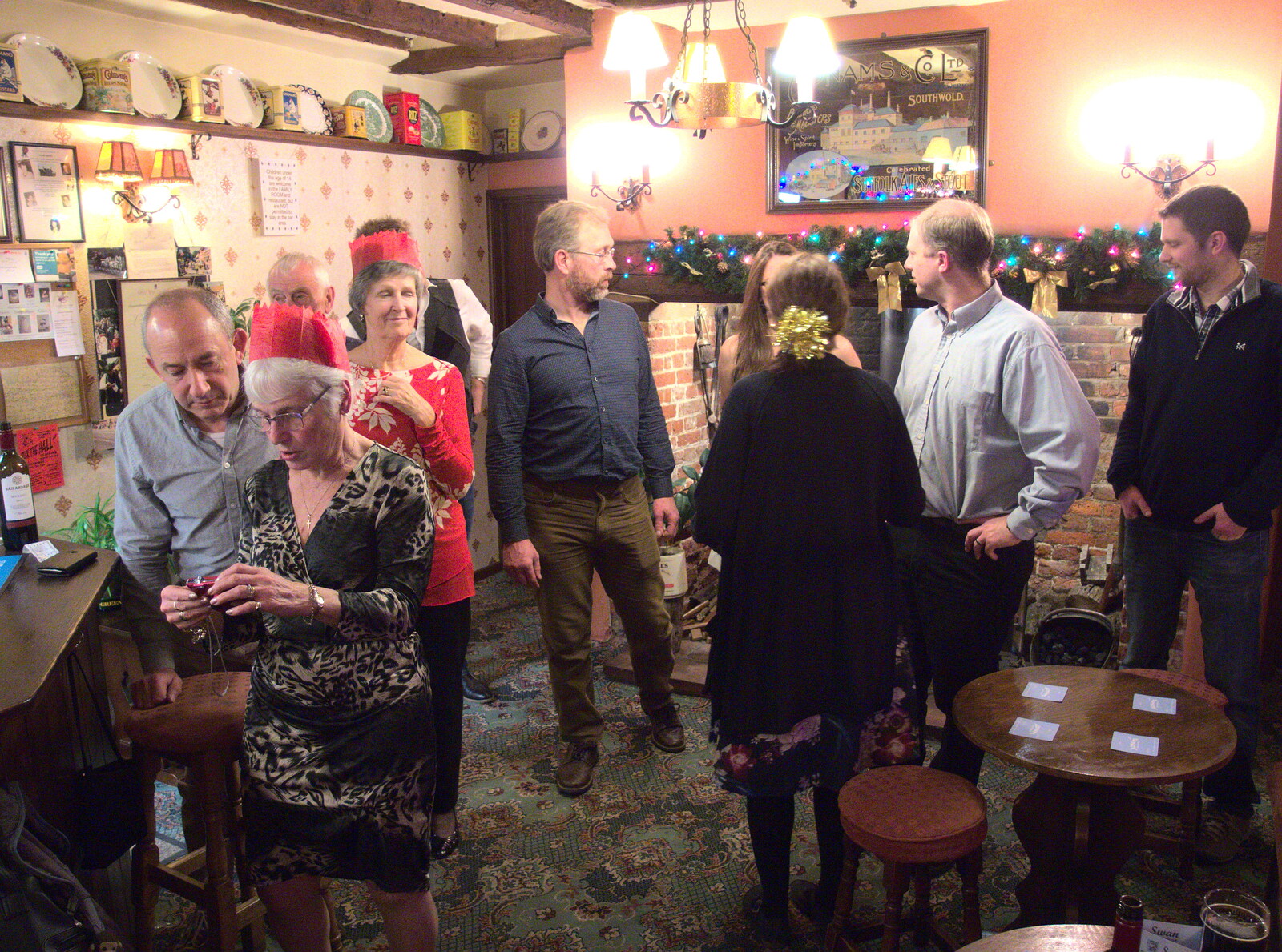 The BSCC Christmas Dinner at The Swan Inn, Brome, Suffolk - 3rd December 2016: A post-dinner assemblage around the fire