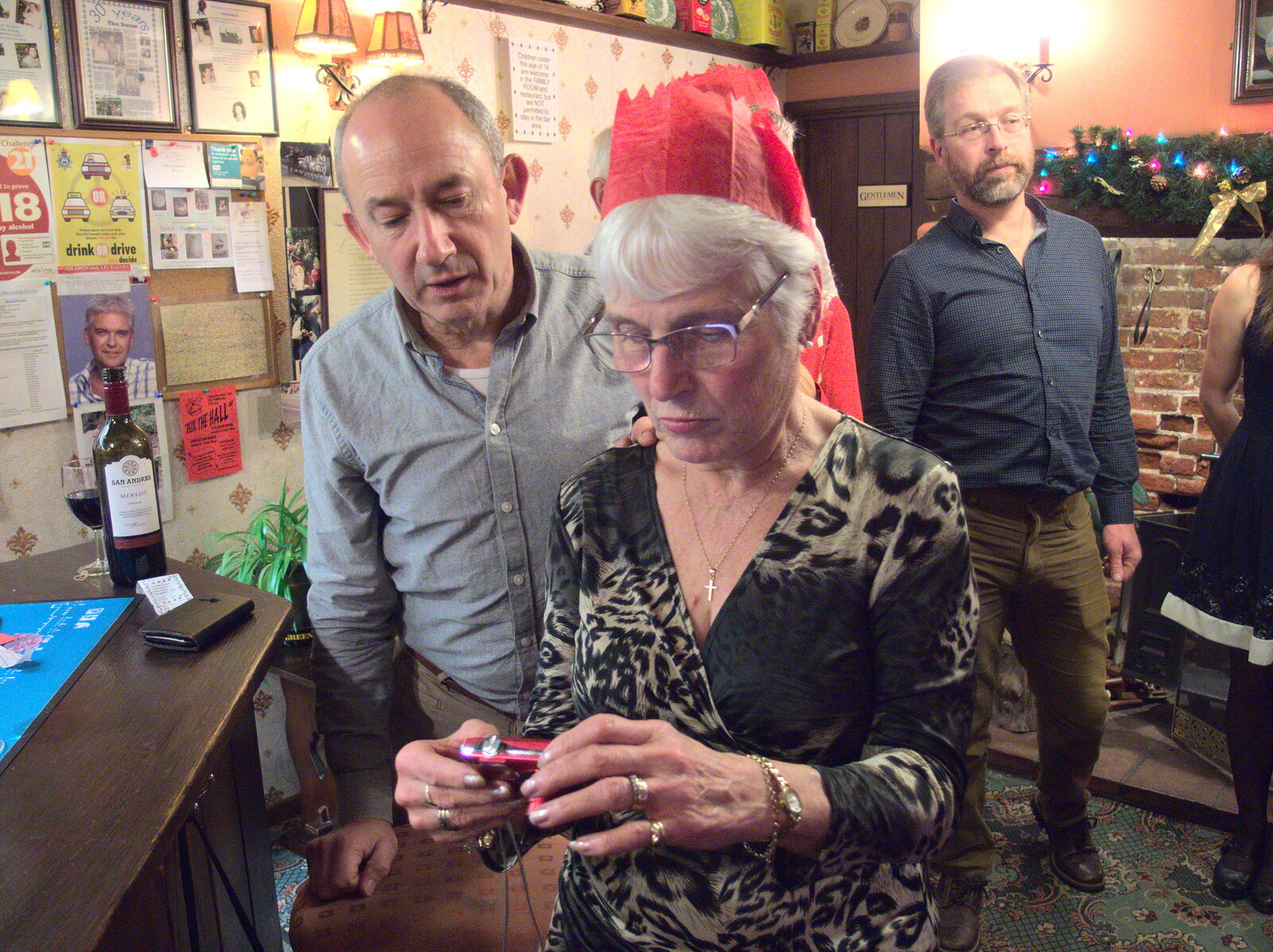 The BSCC Christmas Dinner at The Swan Inn, Brome, Suffolk - 3rd December 2016: Spam looks at photos