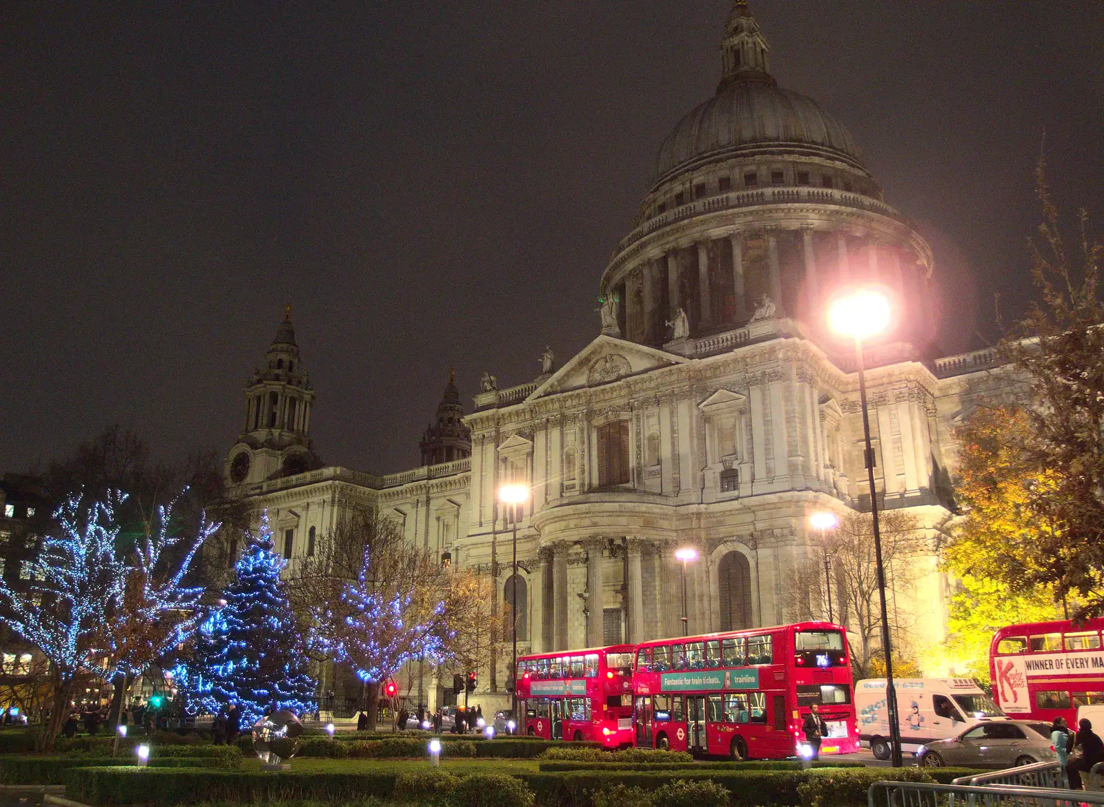 Red buses around St. Paul's Cathedral, from Innovation Week and a Walk Around the South Bank, Southwark - 8th December 2016