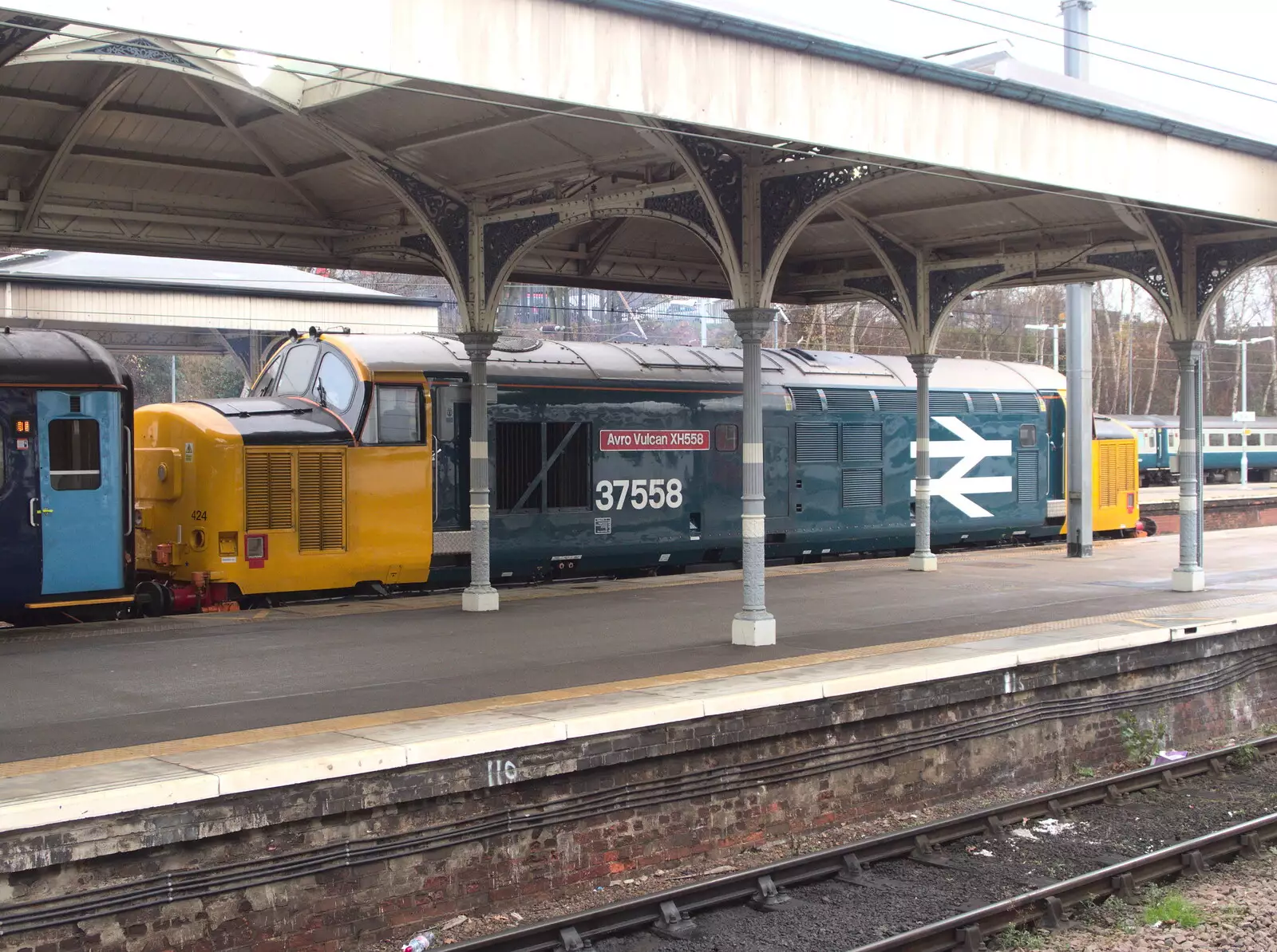 Class 37 Avro Vulcan XH558 at Norwich, from Norwich Station and the Light Tunnel, Norwich, Norfolk  - 21st December 2016