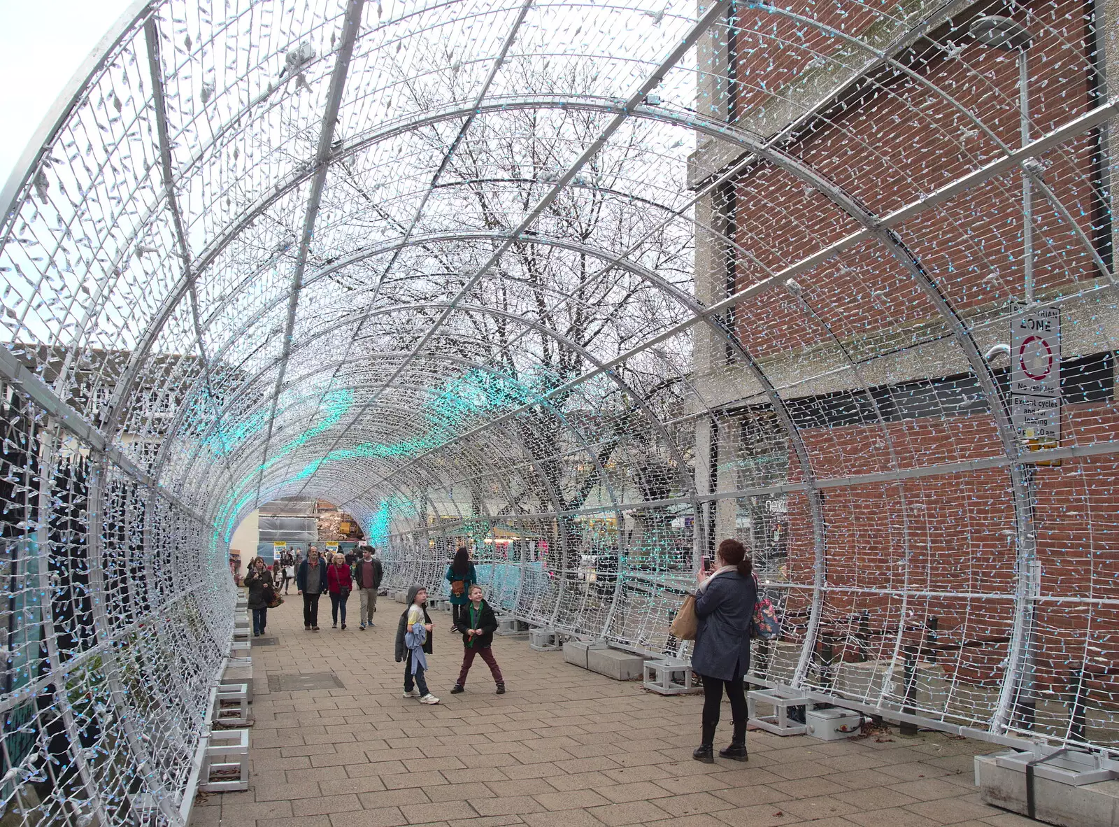 The light tunnel on Hay Hill, from Norwich Station and the Light Tunnel, Norwich, Norfolk  - 21st December 2016