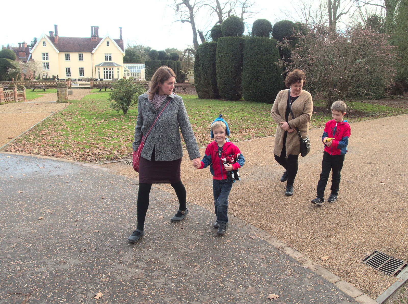 The gang wander up the Oaksmere's drive from Christmas and All That, Brome, Suffolk - 25th December 2016