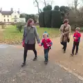 The gang wander up the Oaksmere's drive, Christmas and All That, Brome, Suffolk - 25th December 2016