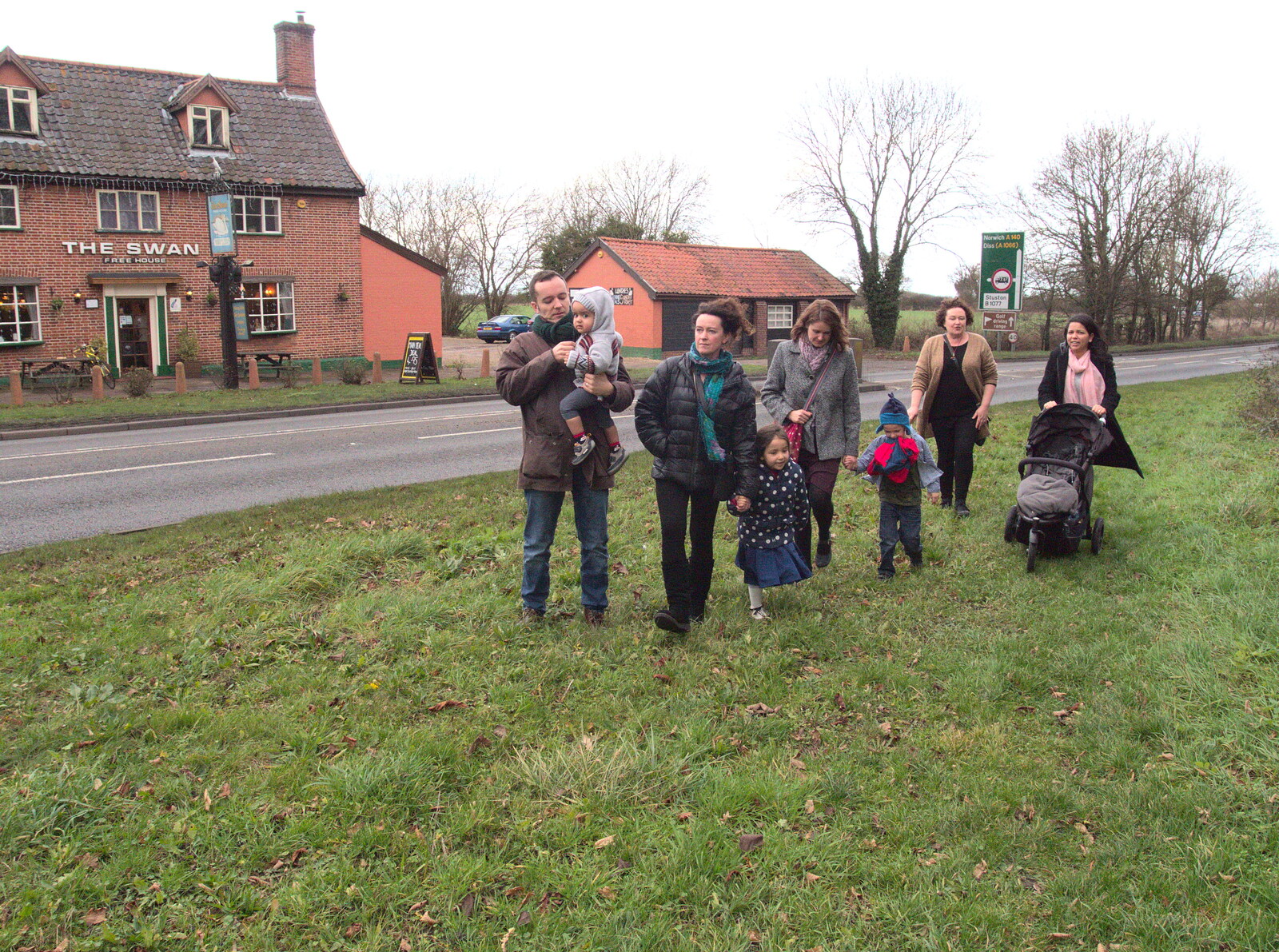 The gang cross the A140 from Christmas and All That, Brome, Suffolk - 25th December 2016
