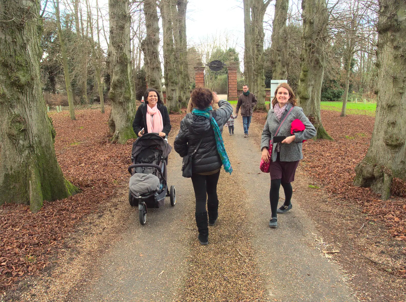 Evelyn walks backwards, from Christmas and All That, Brome, Suffolk - 25th December 2016