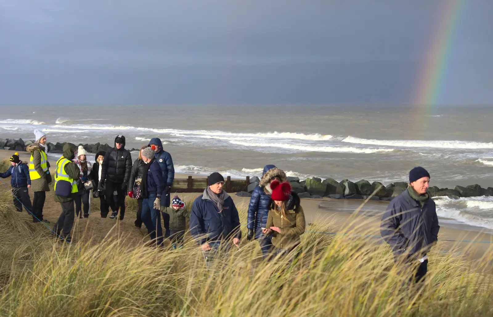 Crowds mill around, from Horsey Seals and Sea Palling, Norfolk Coast - 2nd January 2017