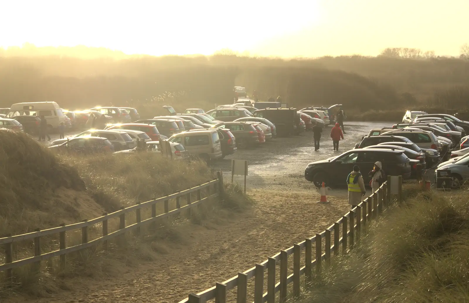 The car park is packed, from Horsey Seals and Sea Palling, Norfolk Coast - 2nd January 2017