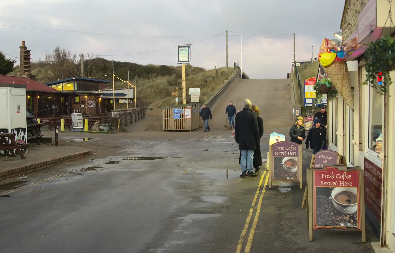 Looking back towards the sea, from Horsey Seals and Sea Palling, Norfolk Coast - 2nd January 2017