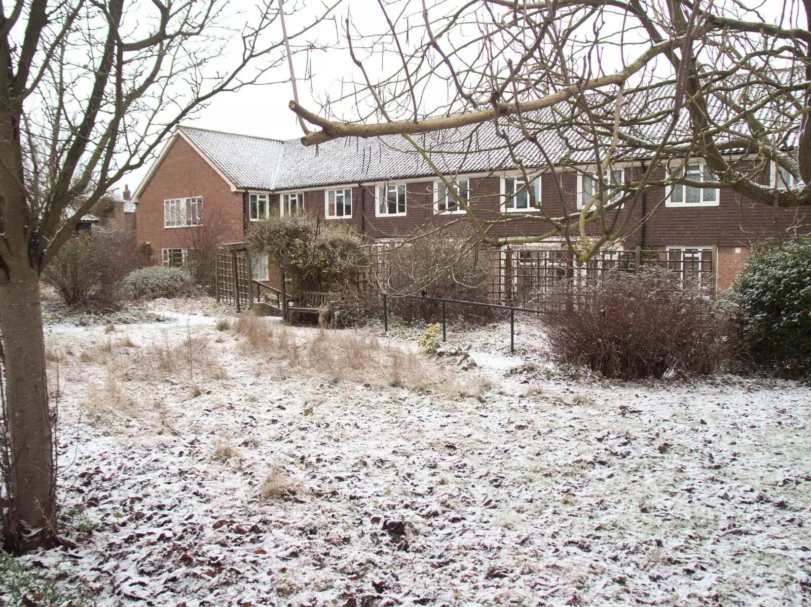 A deserted Paddock House, from A Snowy January Miscellany, Eye, Suffolk - 15th January 2017