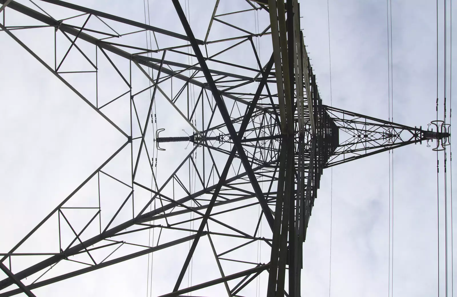 Another unusual pylon angle, from A Winter's Walk, Thrandeston, Suffolk - 5th February 2017