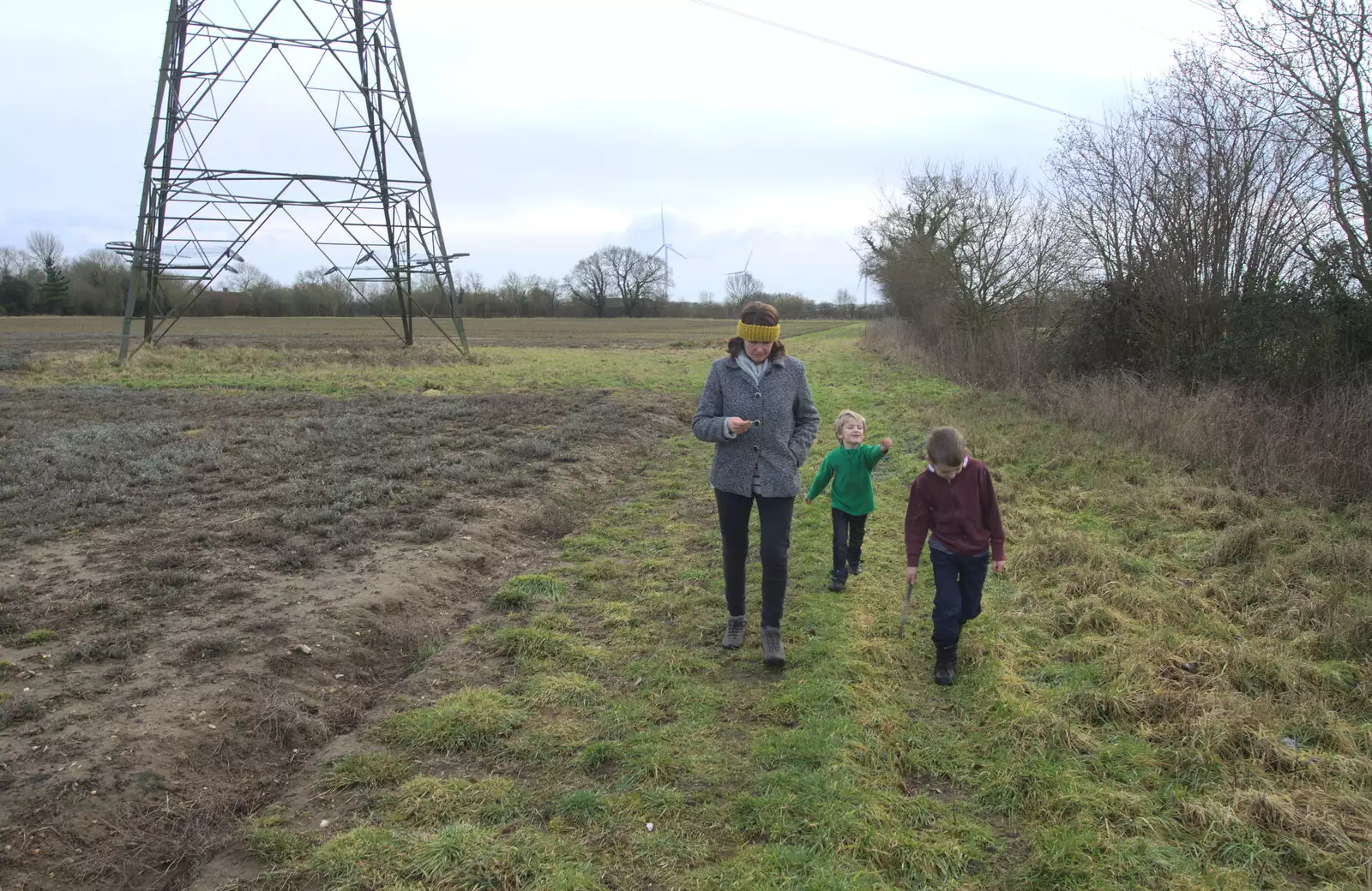 The walk continues, from A Winter's Walk, Thrandeston, Suffolk - 5th February 2017