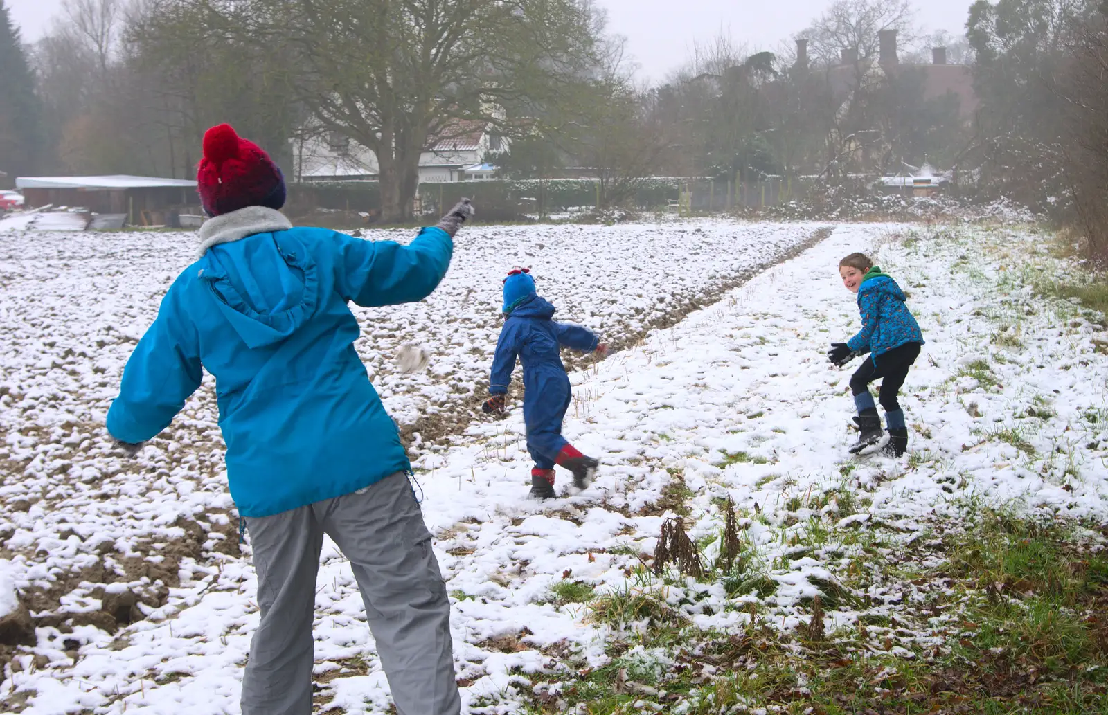 Isobel lobs a snowball, from A Snowy Day, Brome, Suffolk - 12th February 2017