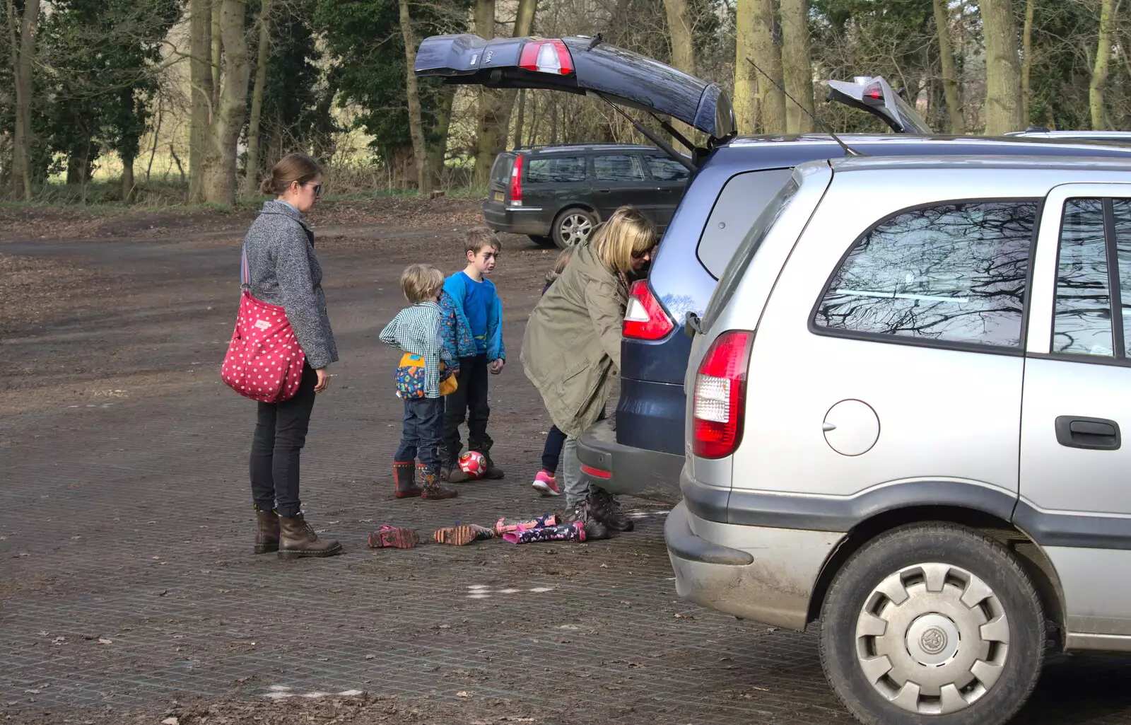 Loading up back at the car park, from Redgrave and Lopham Fen, Suffolk Border - 11th March 2017