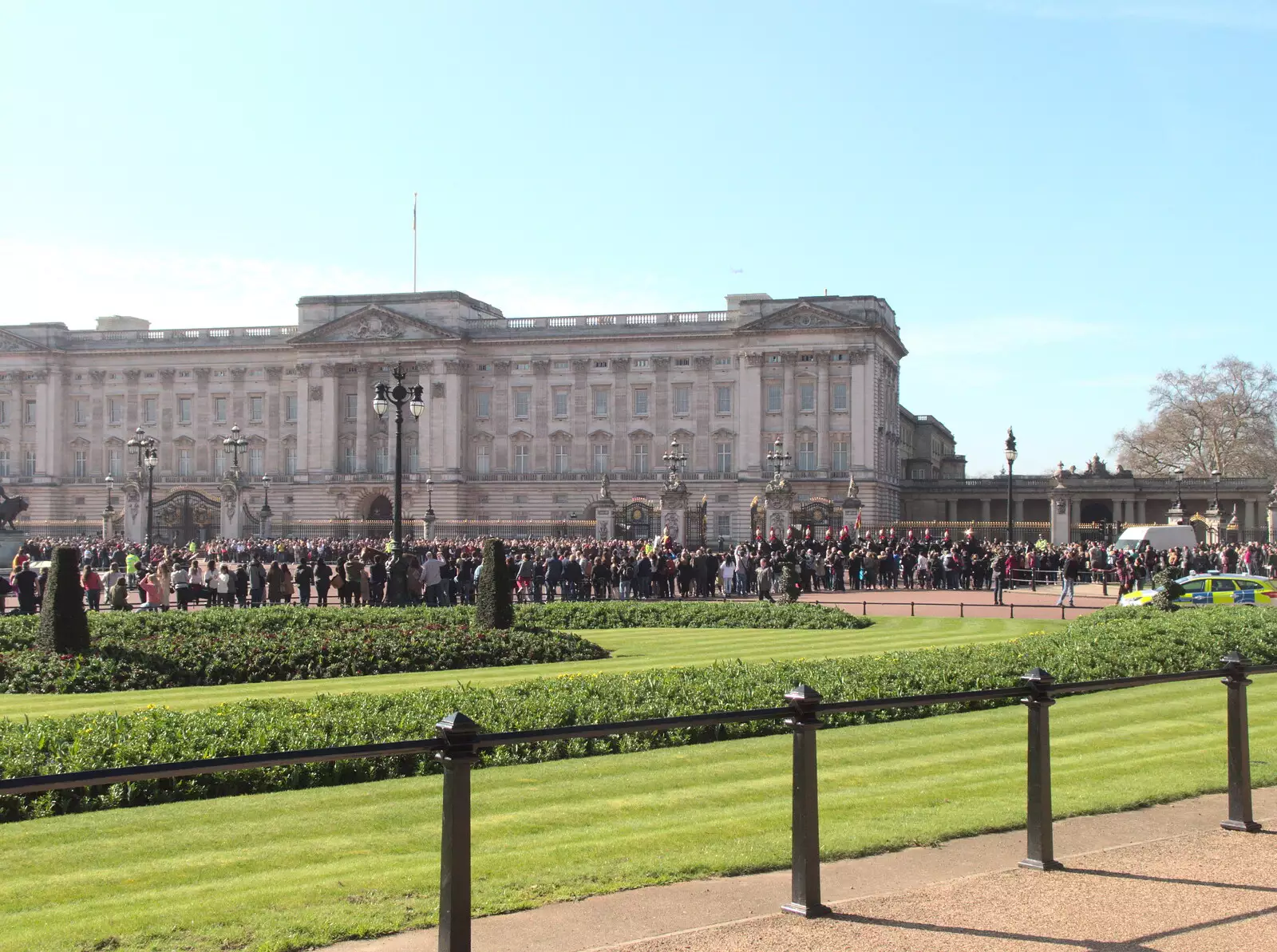 It's busy on the ride past Buckingham Palace, from Digger Action and other March Miscellany, Suffolk and London - 21st March 2017