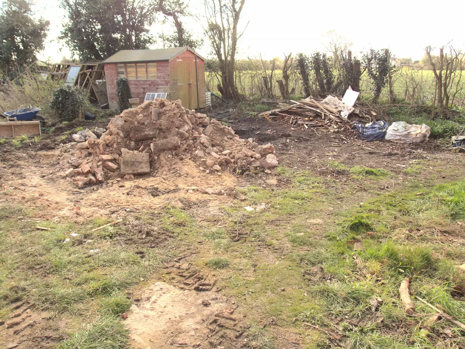 The site is cleared up a bit, from Digger Action and other March Miscellany, Suffolk and London - 21st March 2017