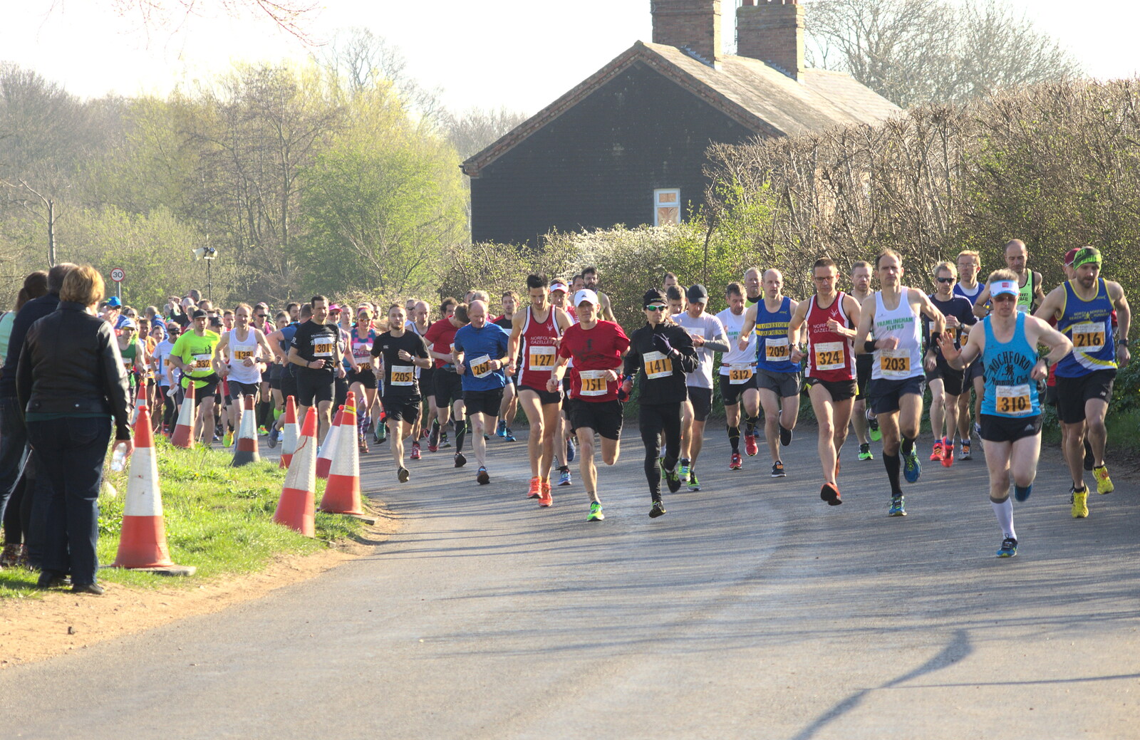 The Marathon runners set off from The Black Dog Festival of Running, Bungay, Suffolk - 2nd April 2017