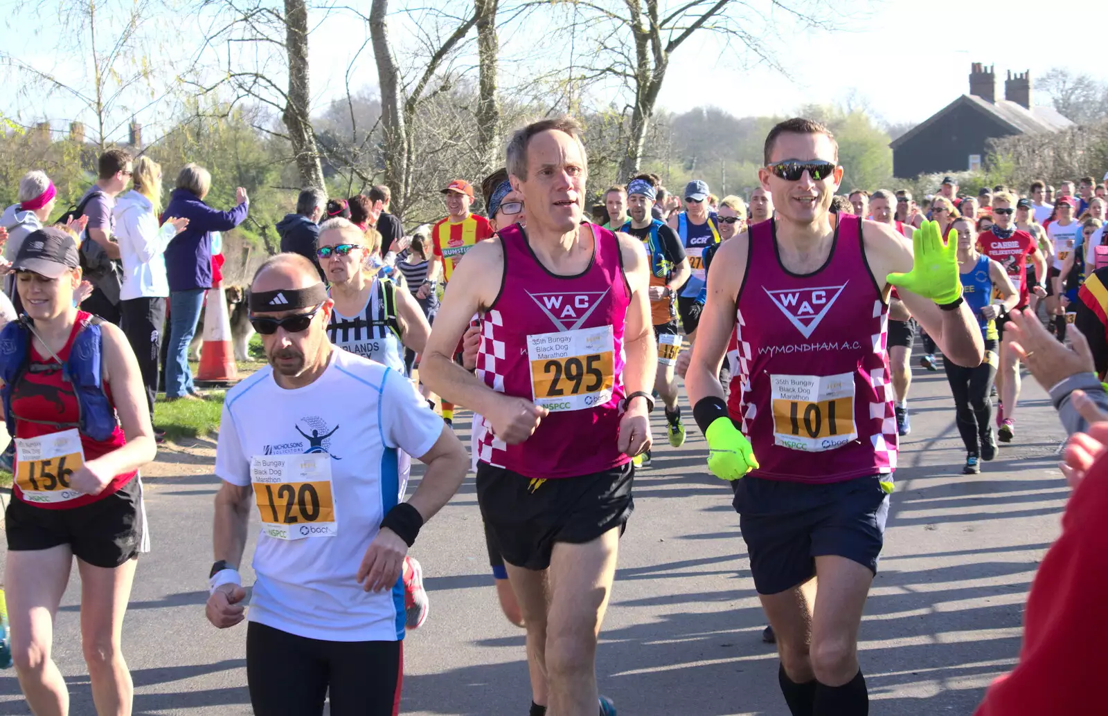 The start of a 26-and-a-bit mile course, from The Black Dog Festival of Running, Bungay, Suffolk - 2nd April 2017