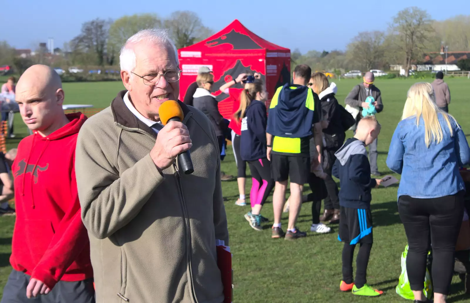 The announcer does some announcing, from The Black Dog Festival of Running, Bungay, Suffolk - 2nd April 2017