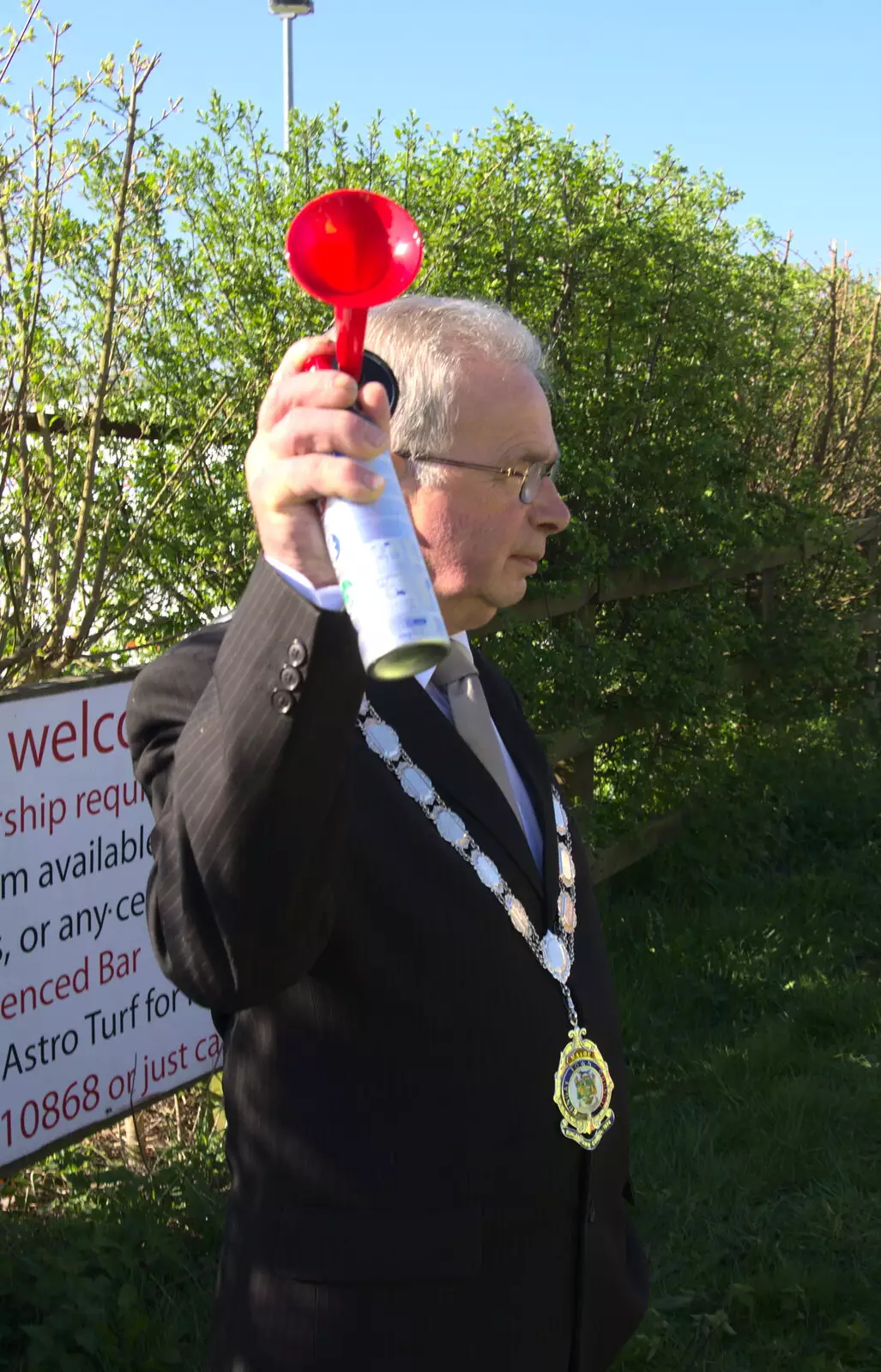 The mayor is ready for another start, from The Black Dog Festival of Running, Bungay, Suffolk - 2nd April 2017