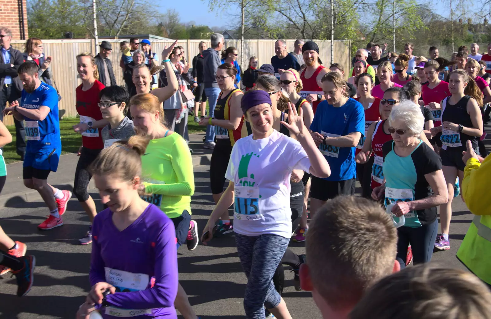 Isobel waves at the off, from The Black Dog Festival of Running, Bungay, Suffolk - 2nd April 2017