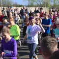 Isobel waves at the off, The Black Dog Festival of Running, Bungay, Suffolk - 2nd April 2017