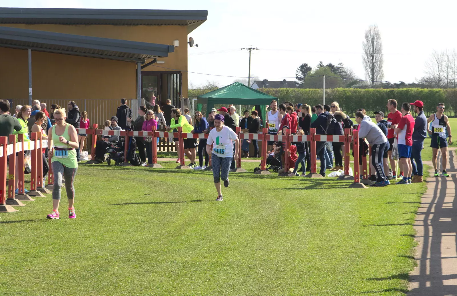 Isobel heads to the finish, from The Black Dog Festival of Running, Bungay, Suffolk - 2nd April 2017