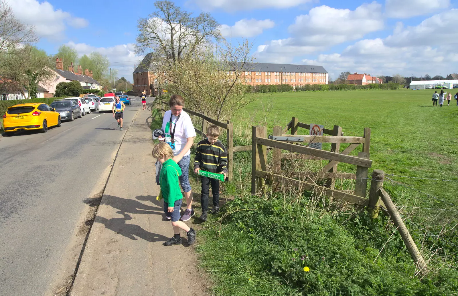 We head off from Ditchingam, from A Postcard from Beccles, Suffolk - 2nd April 2017