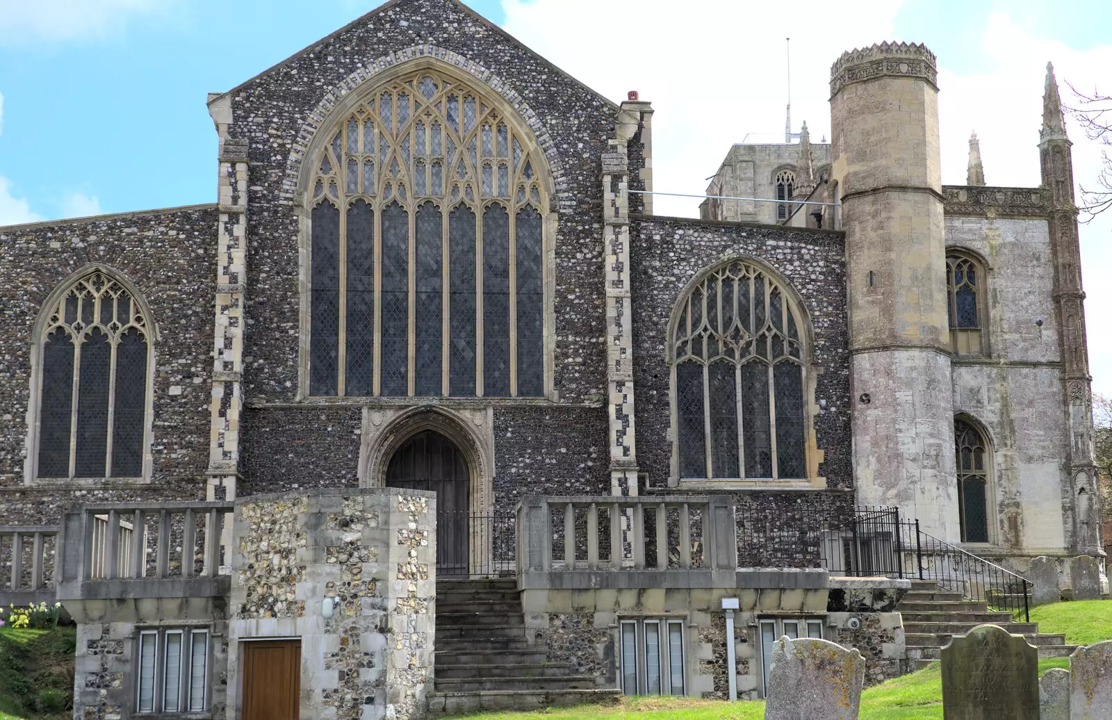 The nave window of St. Michael's, from A Postcard from Beccles, Suffolk - 2nd April 2017