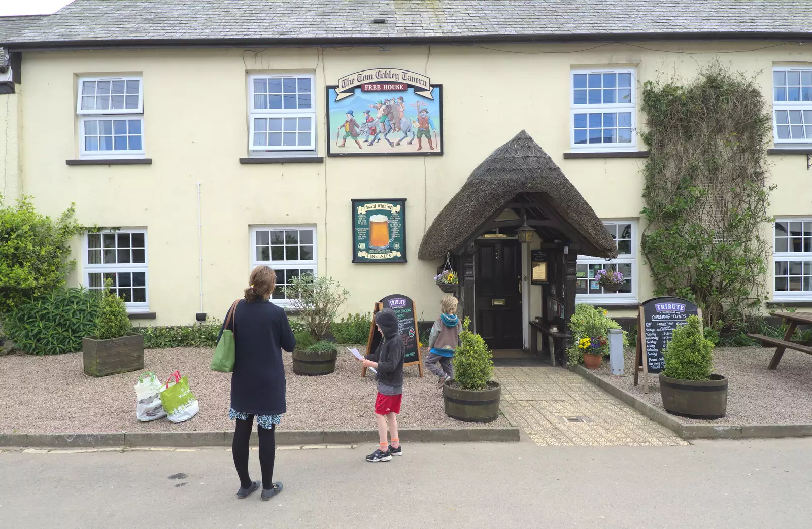 'How many legs are on the Tom Cobley's sign', from Grandma J's and a Day on the Beach, Spreyton and Exmouth, Devon - 13th April 2017