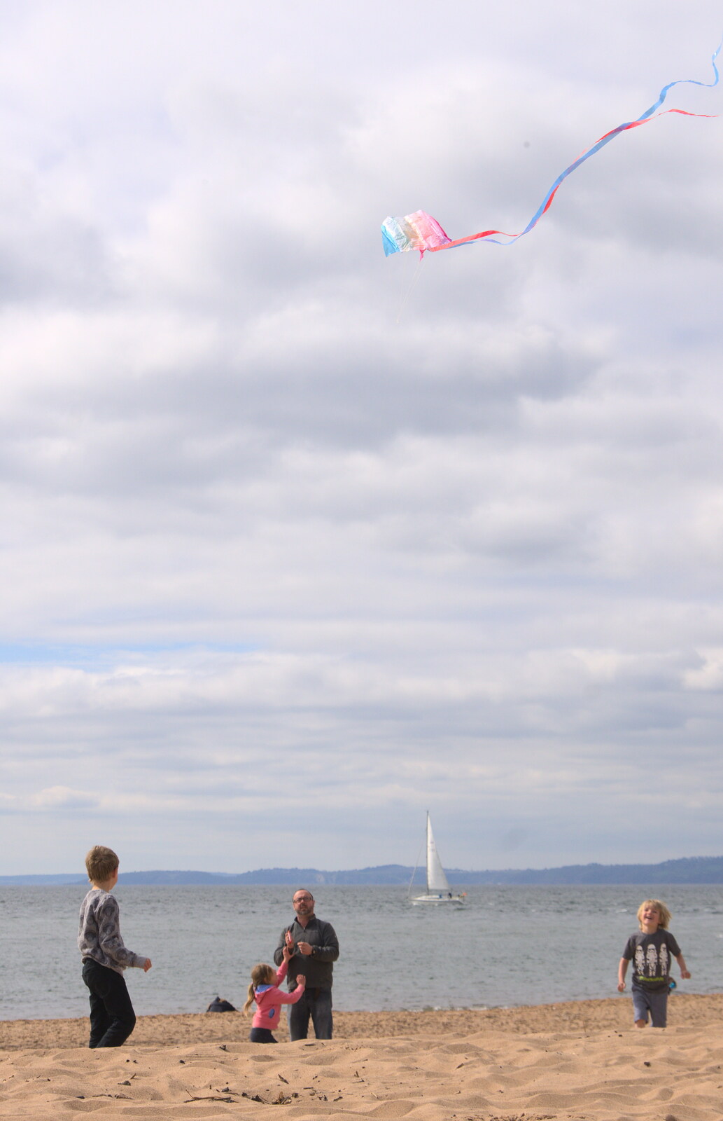 A kite is flown from Grandma J's and a Day on the Beach, Spreyton and Exmouth, Devon - 13th April 2017