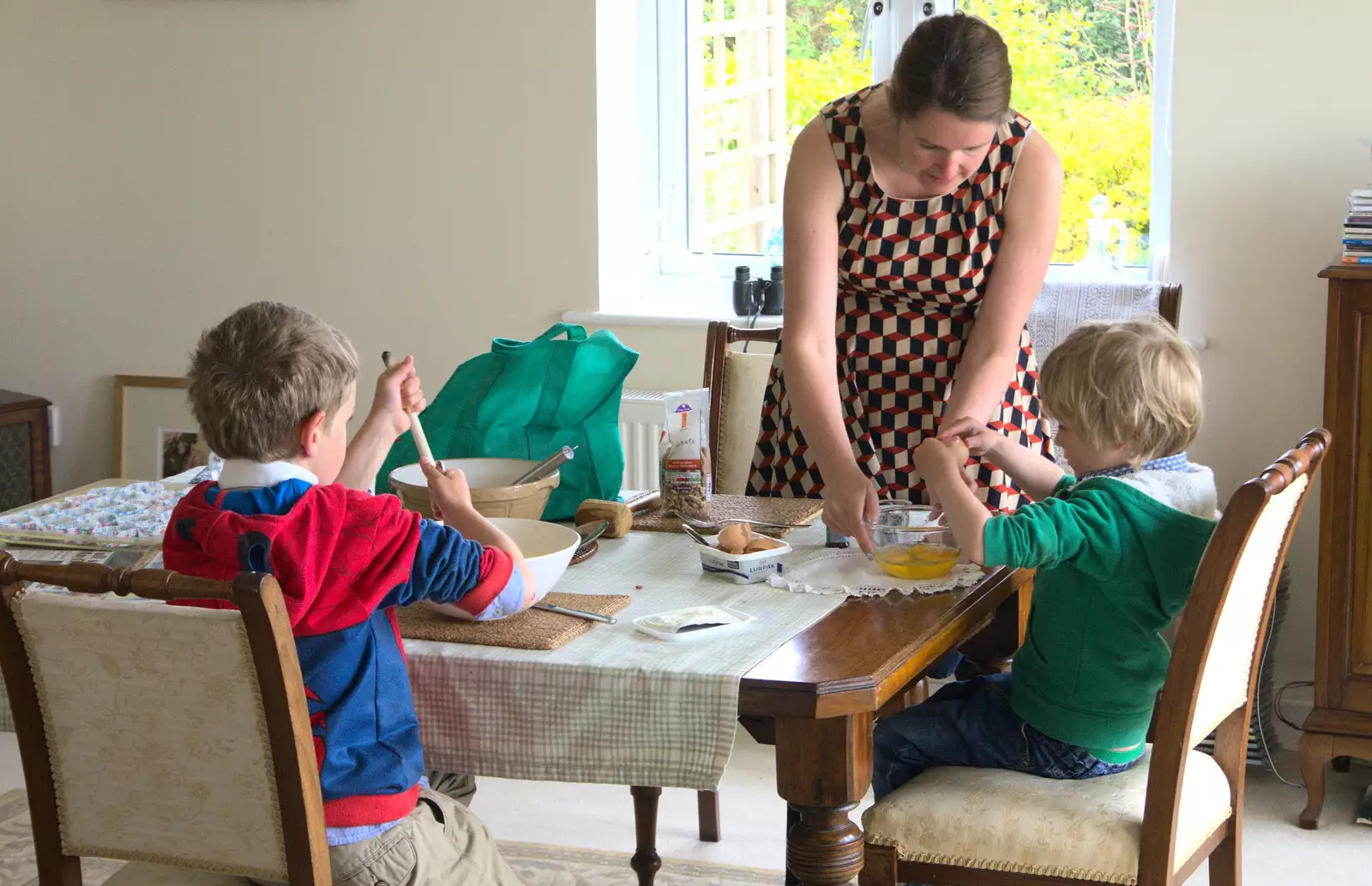 Isobel and the boys make cakes, from A Barbeque, Grimspound and Pizza, Dartmoor and Exeter, Devon - 15th April 2017