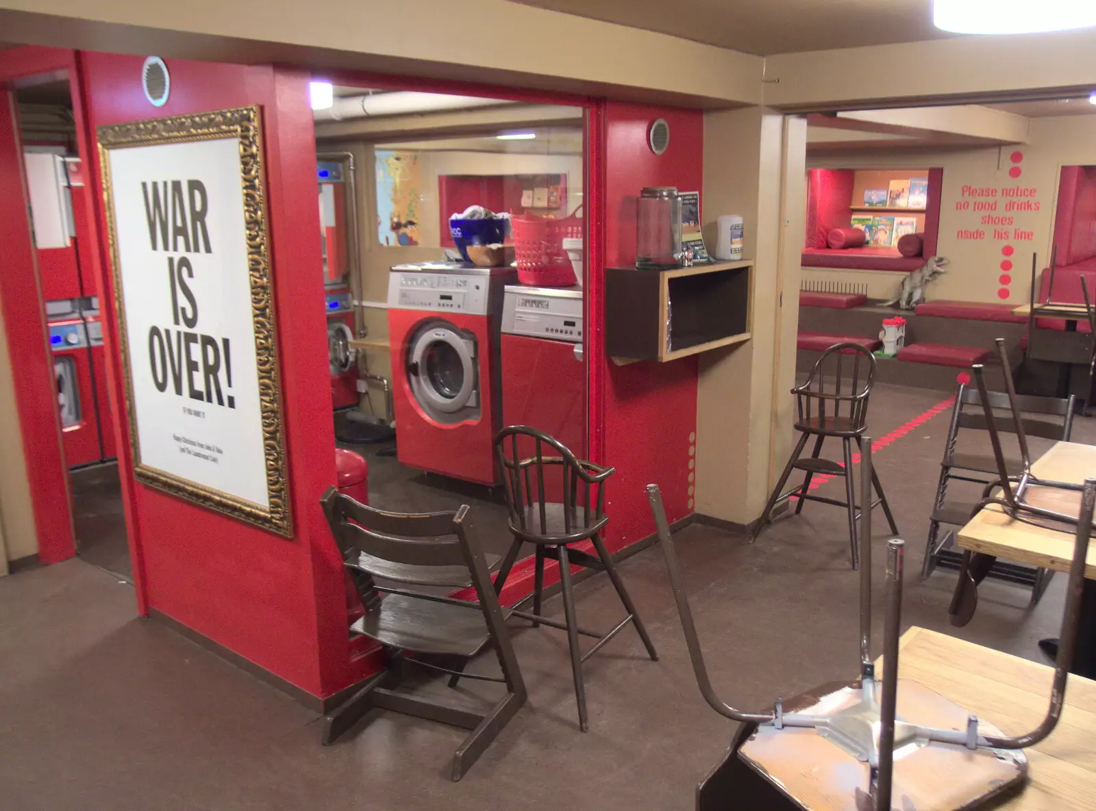 The washing machines of the Laundromat Café, from Hallgrímskirkja Cathedral and Whale Watching, Reykjavik - 21st April 2017