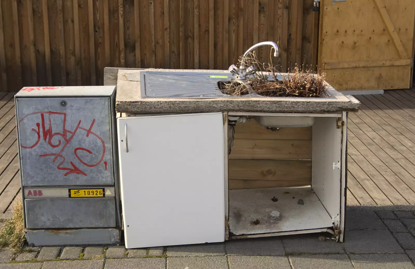 A less-than-useful kitchen sink, from Hallgrímskirkja Cathedral and Whale Watching, Reykjavik - 21st April 2017