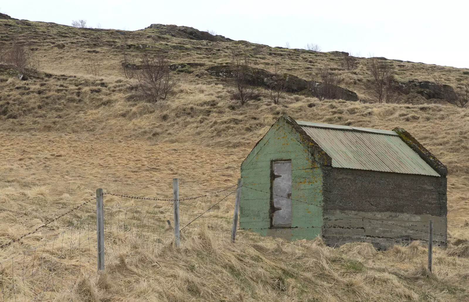 Another view of the derelict hut, from The Golden Circle of Ísland, Iceland - 22nd April 2017