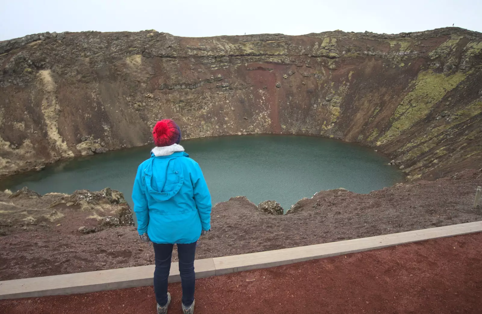 Isobel looks at the crater lake, from The Golden Circle of Ísland, Iceland - 22nd April 2017